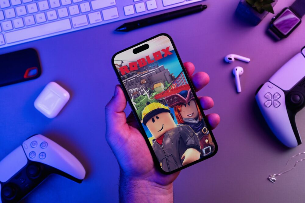 Virtual Worlds, Real Threats: Violent Extremist Exploitation of Roblox and Wider Gaming Ecosystems – GNET